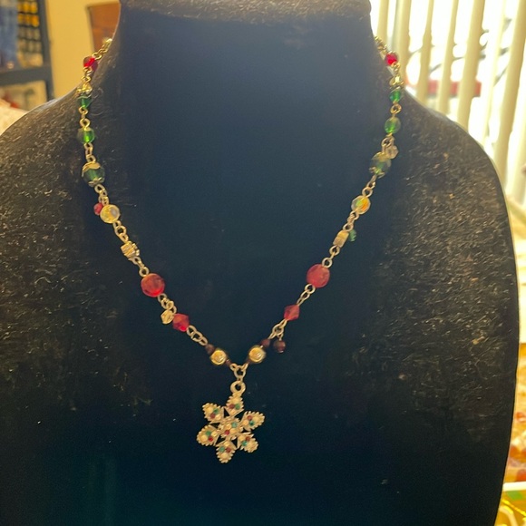 Beautiful Christmas Necklace - Picture 1 of 5